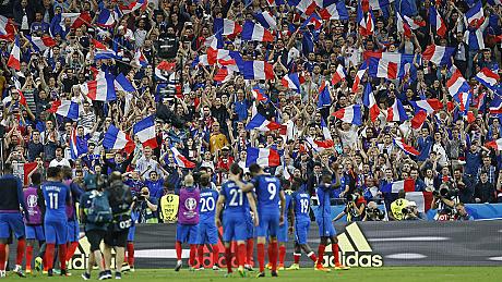 Праздничная церемония открытия чемпионата Европы по футболу следующего года состоялась в столице франции