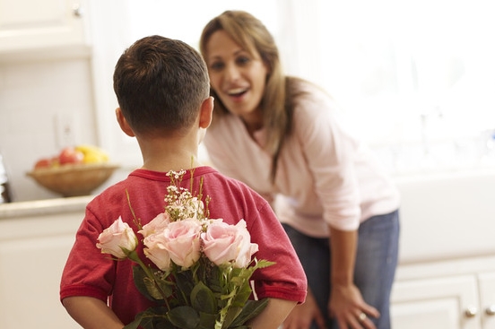 Какие цветы подарить маме?