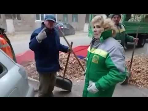 Волгоградцы уличили коммунальщиков в переносе мусора в русском флаге