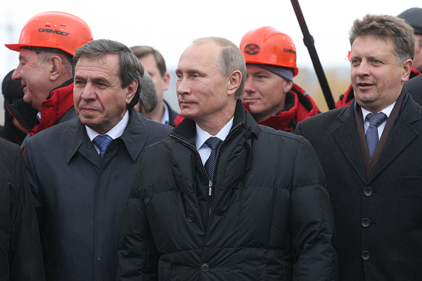 Путин в годовщину присоединения Крыма проинспектирует строительство моста на полуостров
