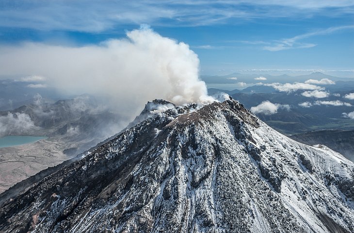 На Камчатке вулкан Ключевской выбросил 11-километровый столб пепла