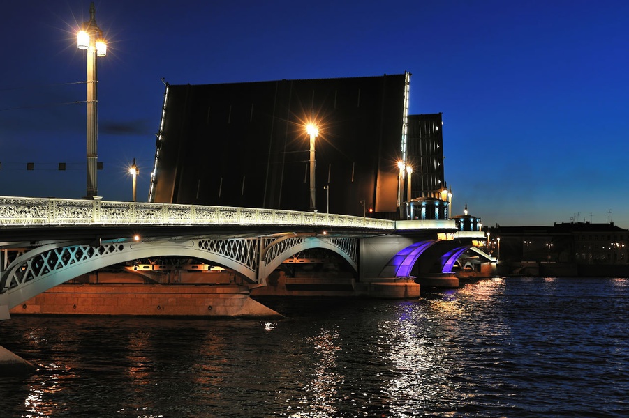 Благовещенский мост разведут в ночь на среду