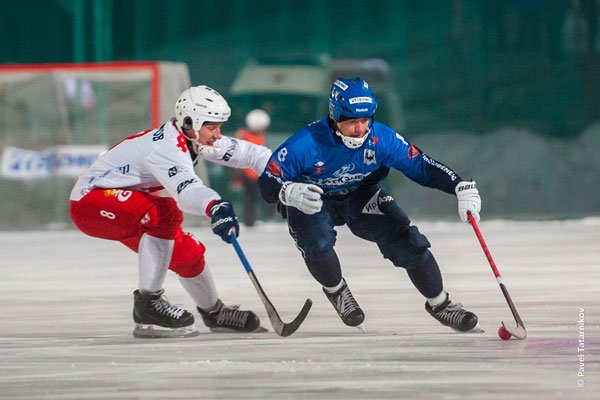 Хоккей с мячом: «Енисей» в Иркутске громит «Байкал-Энергию»