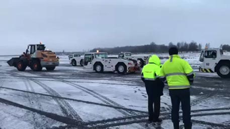 В калининградском аэропорту «Храброво» убрали аварийный самолет с ВПП
