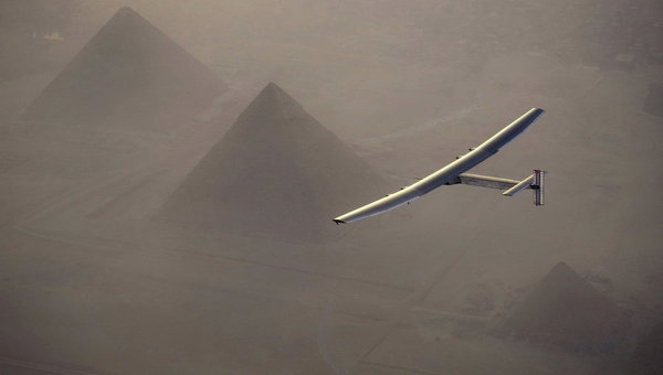 Самолет на солнечных батареях вылетел из Каира в Абу-Даби