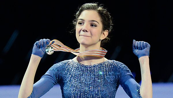 Евгения Медведева выиграла ЧМ с мировым рекордом в различной программе, Погорилая — 3-я