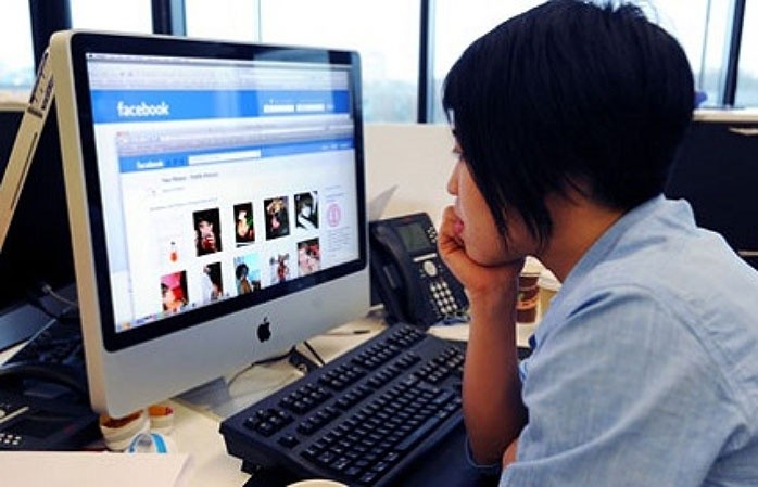 Фейсбук запускает социальную сеть для элиты