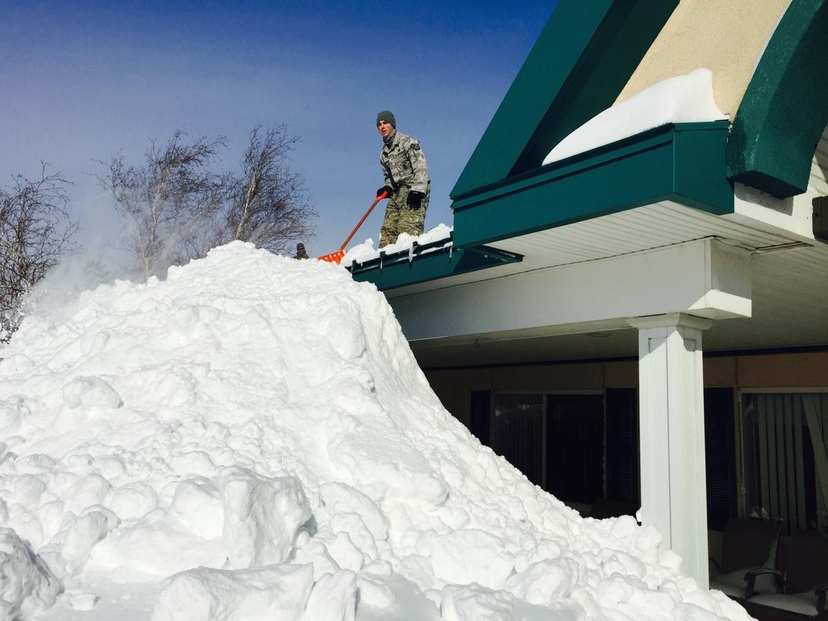 Жертвами снегопадов в США стали не менее 40 человек