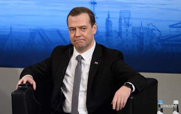 Отношения РФ и США разрушены — Медведев