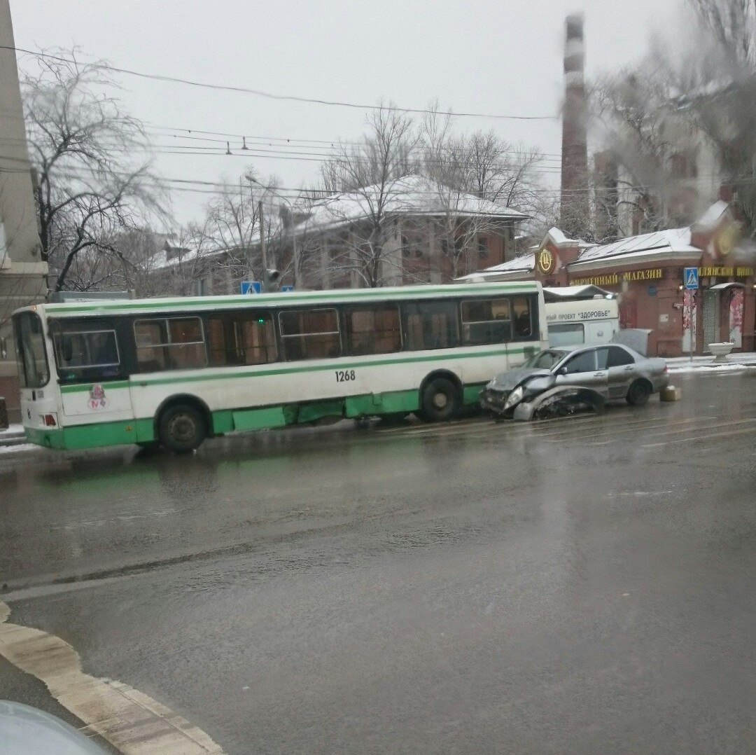 В Ростове водителя автобуса избили за тройное ДТП