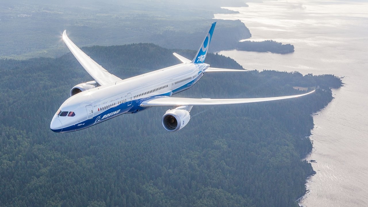 Boeing совершил экстренную посадку в Малайзии из-за сложностей с агрегатом