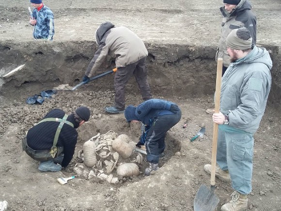 На территории Высоко-Петровского монастыря отыскали очень древнейшие захоронения