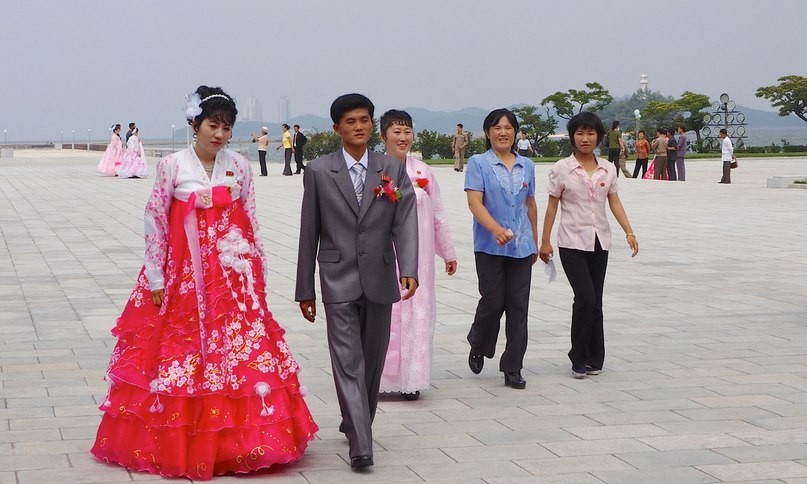 В КНДР временно запретили проводить свадьбы и похороны