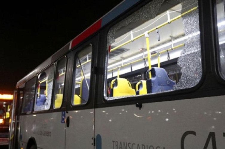 В Рио по автобусу с репортерами открыли огонь — Неолимпийская стрельба