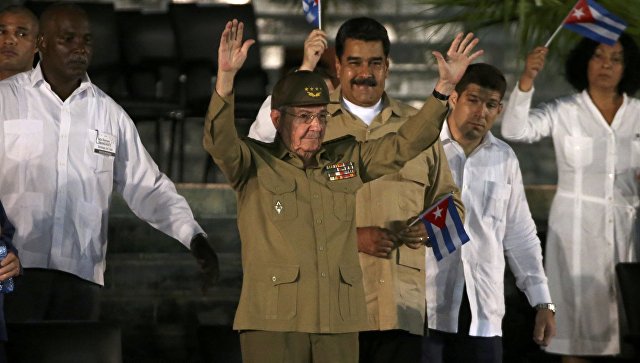 Урна с прахом Фиделя Кастро прибыла в Сантьяго-де-Куба