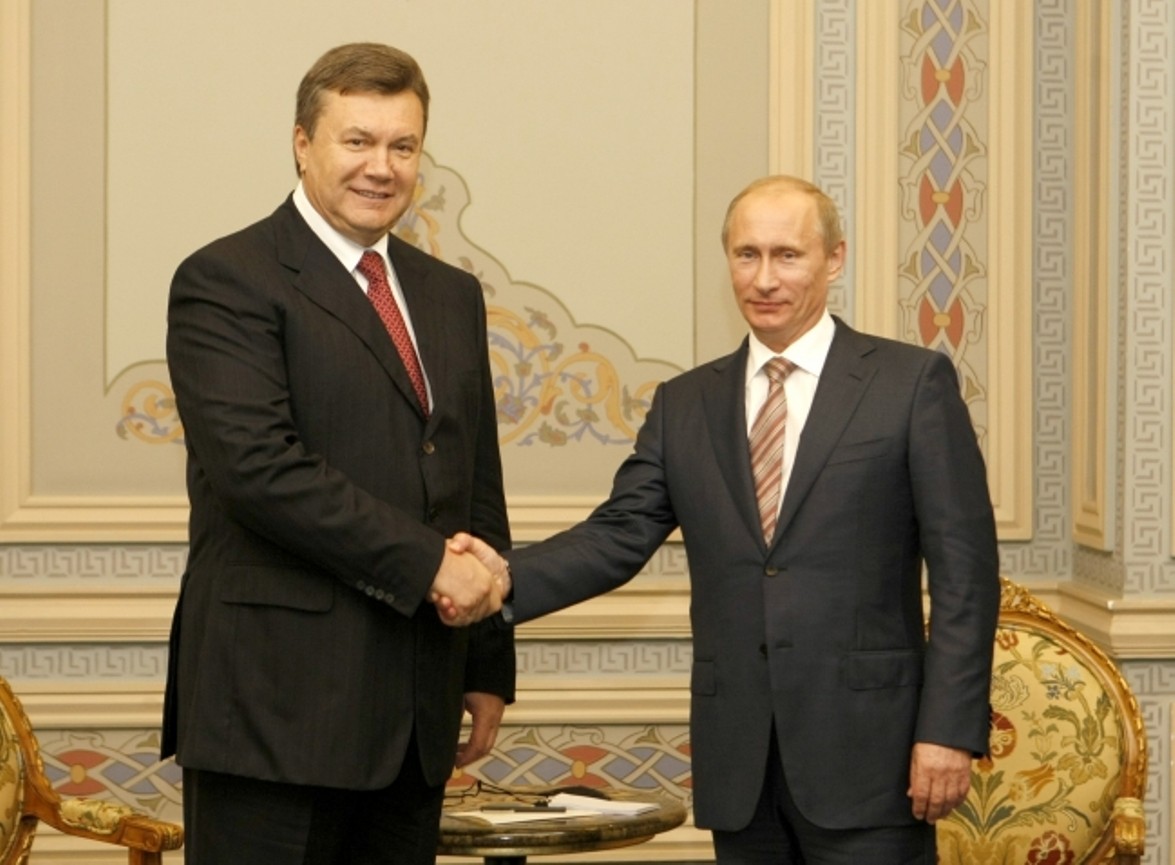 СМИ опубликовали письмо Януковича к Путину с просьбой ввести войска в Украинское государство