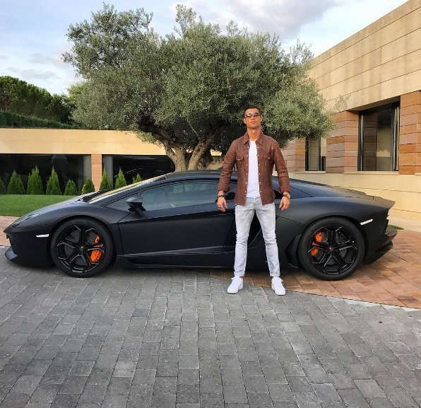 Роналду бросил Lamborghini на трассе из-за боли в запястье