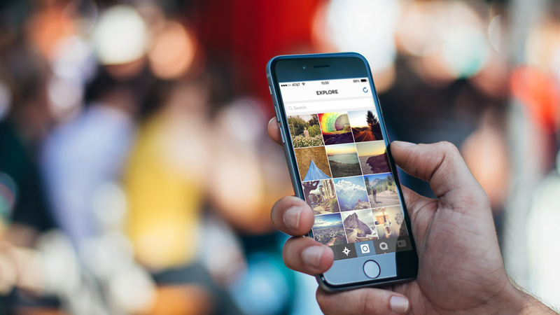 В социальная сеть Instagram сейчас можно сохранять чужие публикации в своем аккаунте