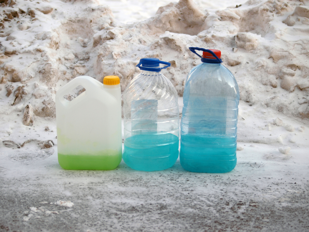 В Любиме полицейские изъяли 135 литров стеклоомывающей жидкости с содержимым метанола