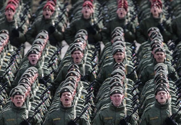 Жители России вновь поверили в армию