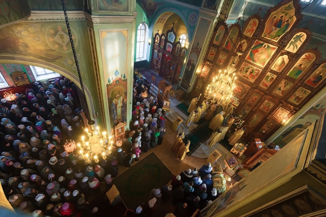 Ночные рождественские богослужения пройдут в храмах Санкт-Петербурга