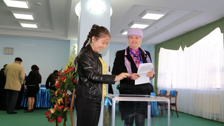 На парламентских выборах в Казахстане зафиксирована рекордная явка избирателей — 77,1%