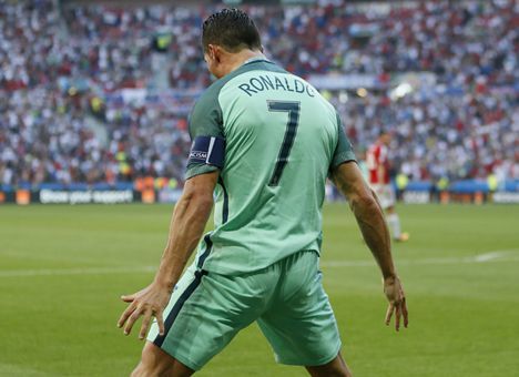ЕВРО-2016: Роналду стал первым игроком, забившим на четырех чемпионатах Европы