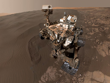 Марсоход Curiosity продемонстрировал новое селфи на фоне дюны Намиб