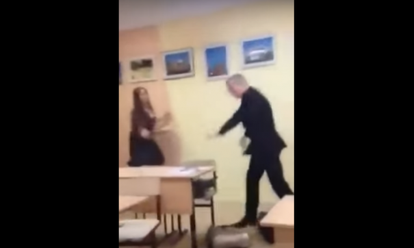Школьник в Иркутске безжалостно избил одноклассницу, плеснувшую в него водой