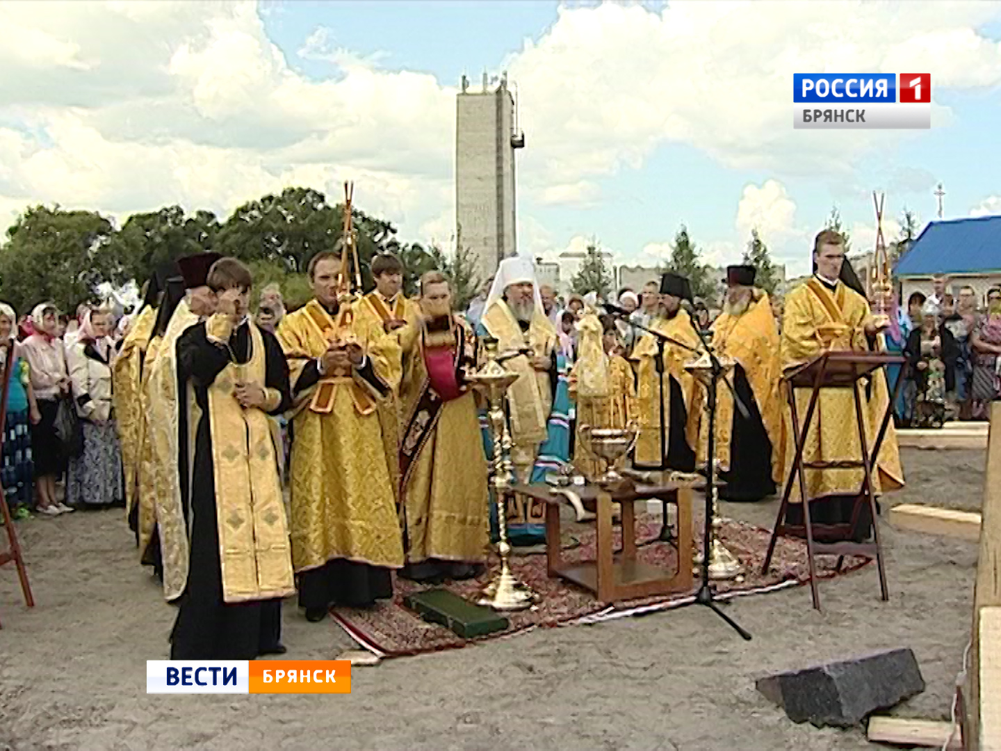 Участники Крестного хода провели в Киеве молебен в честь Дня Крещения Руси