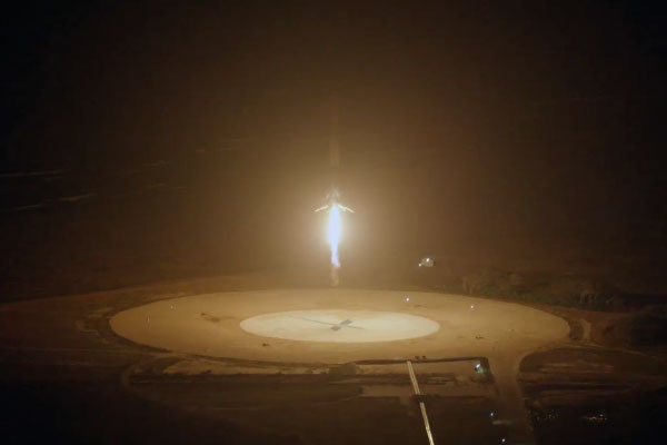 Элон Маск в первый раз удачно посадил ступень Falcon 9 после полёта в космос
