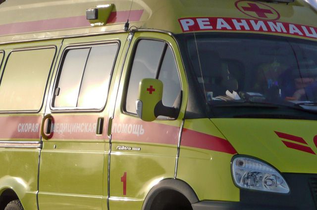 В Петербурге медсотрудники откачивают наглотавшегося уксуса мигранта