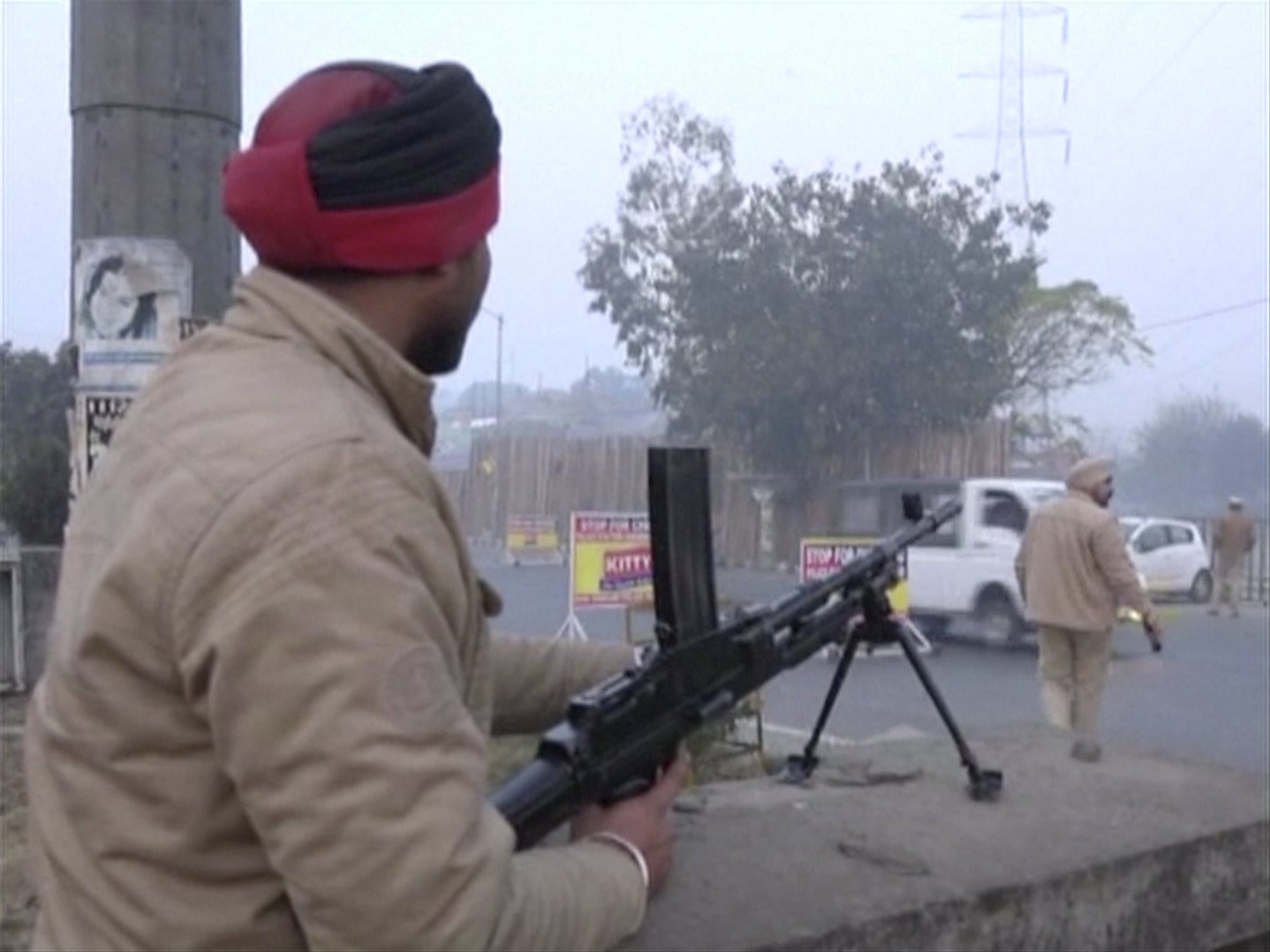 Нападение на базу. Пакистанец с оружием. Новый пакистанский боевик.