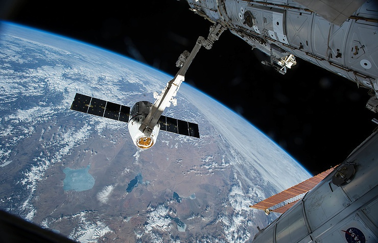 Астронавты НАСА совершили выход в открытый космос