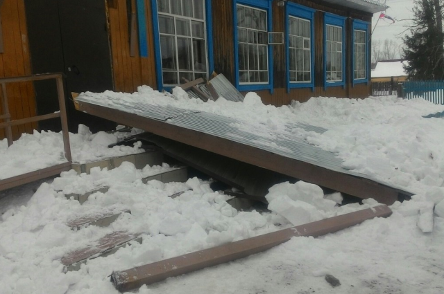 В Красноярском крае обрушилась крыша в сельской школе: дети чудом остались живы