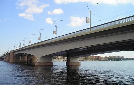 В Петербурге в ночь на 23 декабря разведут мост Александра Невского