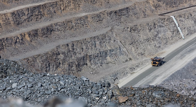 В Российской Федерации произошел обвал на руднике, 150 шахтеров остаются под землей