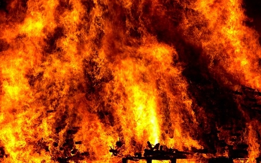 В Петербурге в результате сильного возгорания на все 100% выгорели тела 2 человек