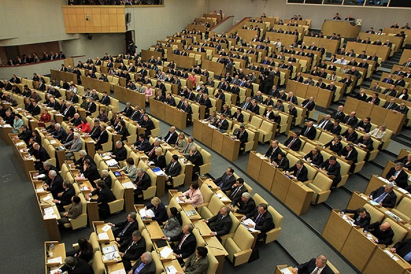 Государственная дума приняла закон о лишении депутатов мандатов за прогулы
