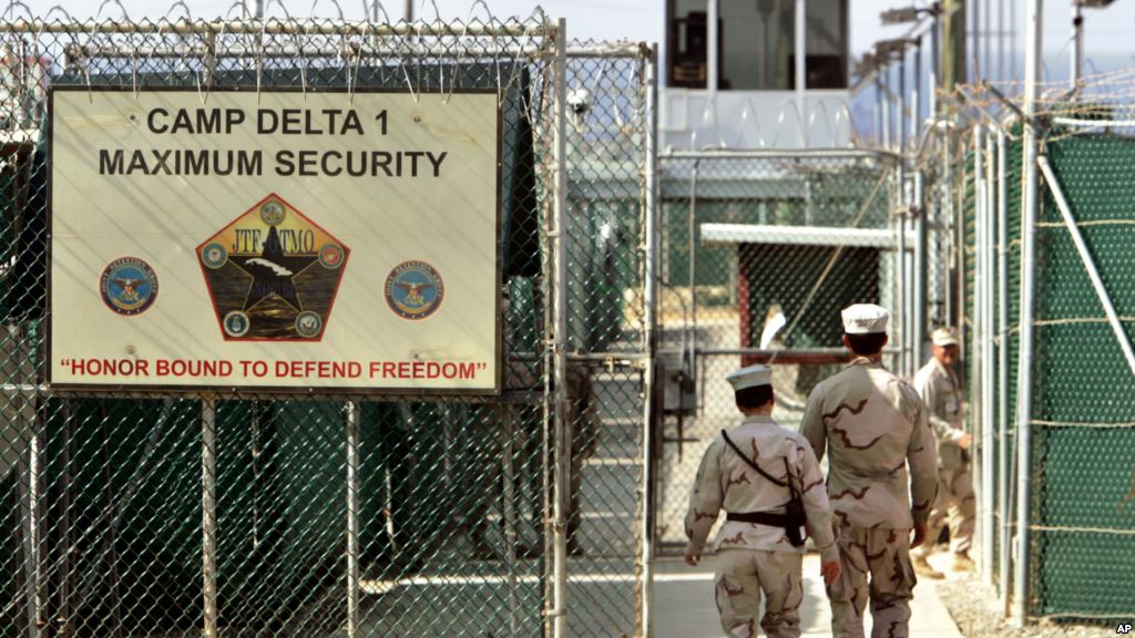 В четверг сразу 10 заключенных покинут военную тюрьму Гуантанамо