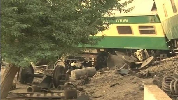 В Пакистане столкнулись поезда