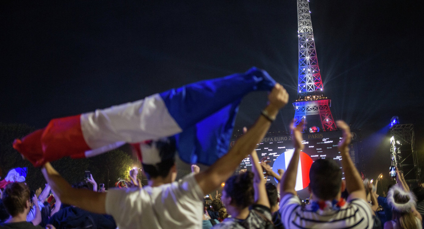 В Париже финал ЧЕ-2016 охраняют 3,5 тысяч полицейских и военных