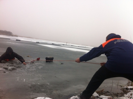 Спасены 2 рыбака, провалившиеся под лед