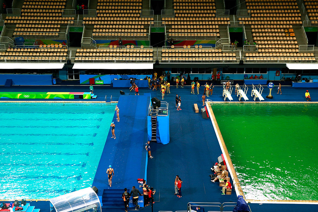 В одном из бассейнов на Олимпиаде вода стала зеленой