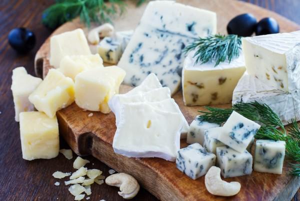 Ученые: Сыр с плесенью продлевает жизнь человека