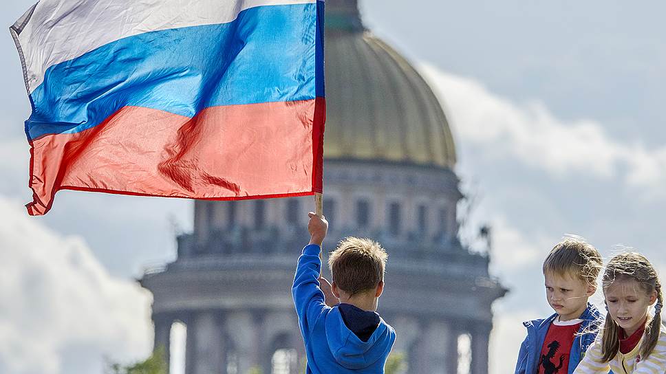 Больше половины граждан России считают свою страну передовой и свободной