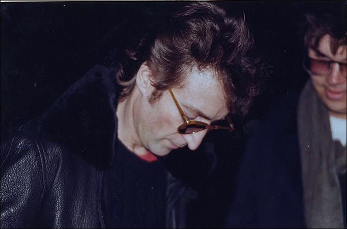 Волосы Джона Леннона продали за рекордную сумму на аукционе в США