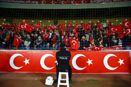 ФИФА рассмотрит скандирования турецких фанатов во время мин. молчания