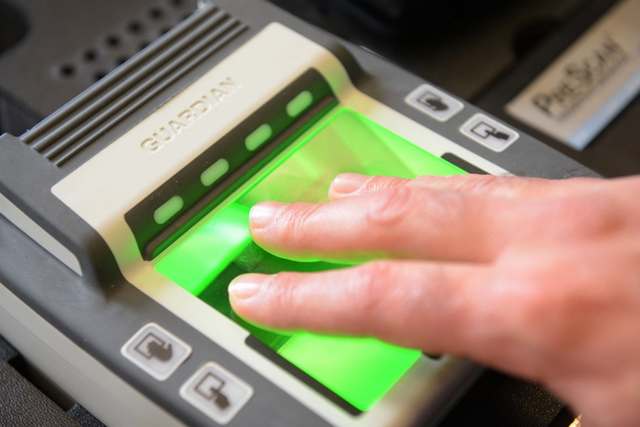 Сберегательный банк делает систему биометрической идентификации