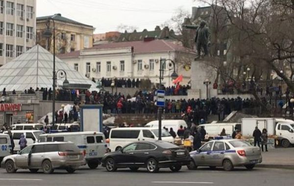 Во Владивостоке прошёл митинг против установки ЭРА-ГЛОНАСС